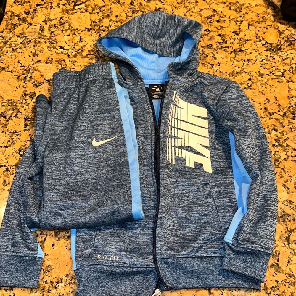 Nike dri-fit fleece set